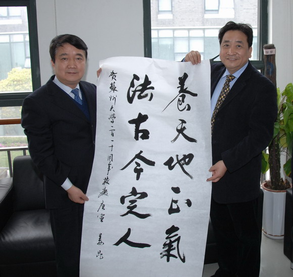 10.04.27 姜昆与我校师生畅谈曲艺魅力2.jpg