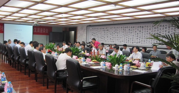 10.07.02 田晓明副校长出席教育部高校哲学社会科学服务经济社会发展座谈会.jpg