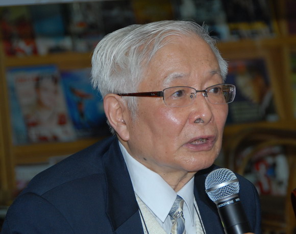 10.05.17 方汉奇教授珍贵书刊捐赠仪式.jpg