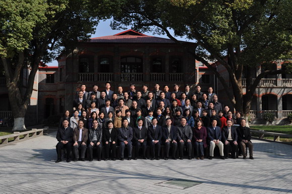 11.04.02 江苏省高校特色资源建设研讨会塈“JALIS特色资源整合平台”项目启动会议在我校召开2.jpg