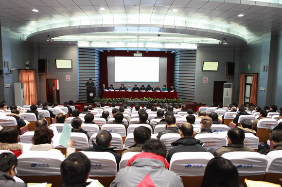 11.01.11 我校举行2010年度科研工作总结表彰大会1.JPG