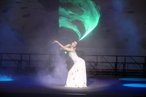 10.05.17 艺术学院院庆12.jpg