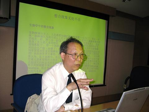 中国社会科学院学部委员东吴论坛讲演3.jpg